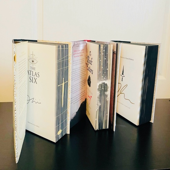 Fairyloot Exclusive Signed Edition The City Of Dusk by Tara Sim - Picture 7 of 9